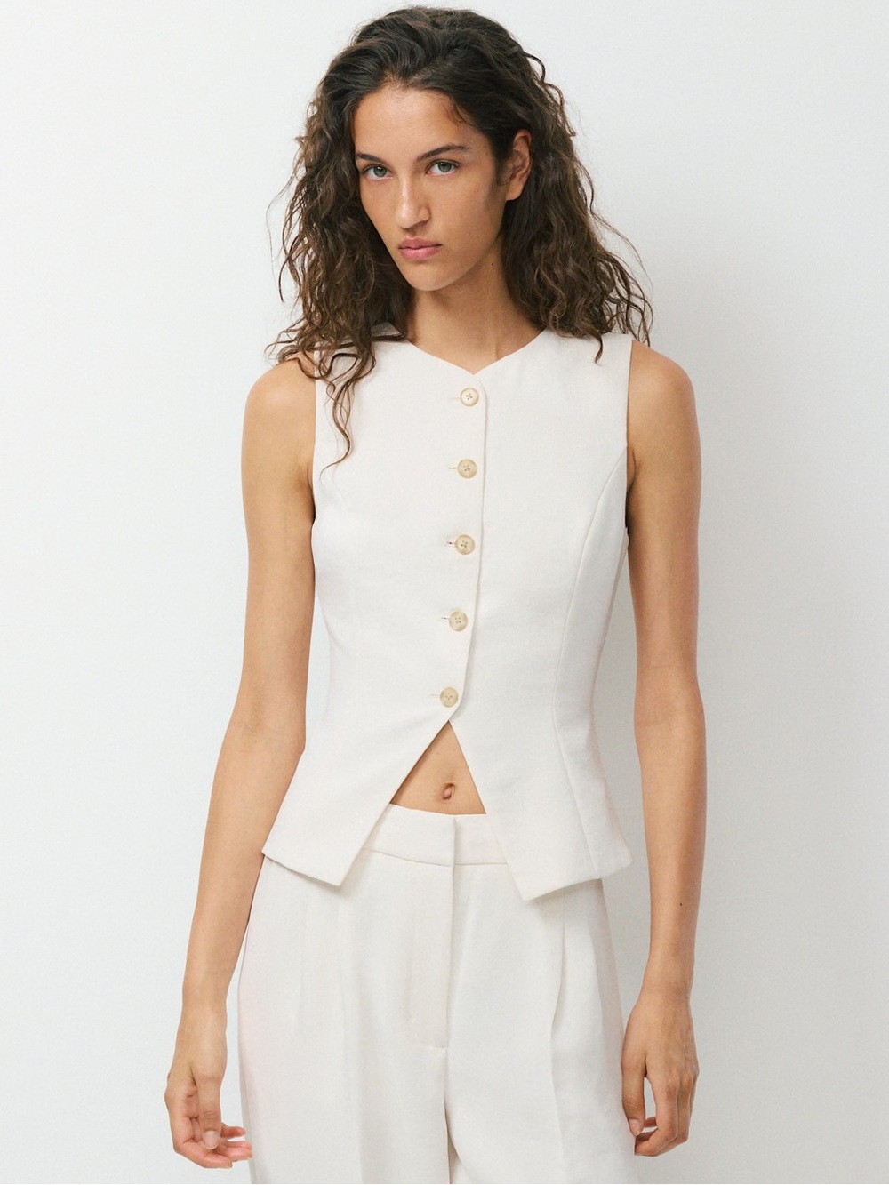 Aritzia Regal Vest by Wilfred in Crepette Light Birch